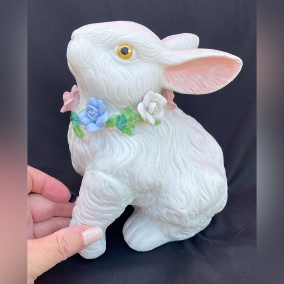 Bunny Rabbit Home Decor Figurine White Ceramic with Floral Necklace - Picture 4 of 13